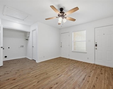 906 W Houston Street - Photo Thumbnail 15