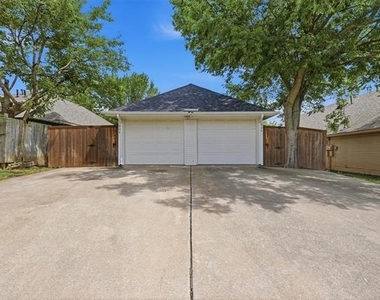 906 W Houston Street - Photo Thumbnail 22