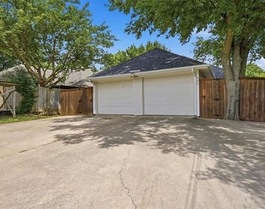 906 W Houston Street - Photo Thumbnail 23