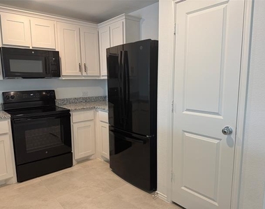 6533 Middlebury Drive - Photo Thumbnail 8