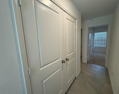 6533 Middlebury Drive - Photo Thumbnail 11