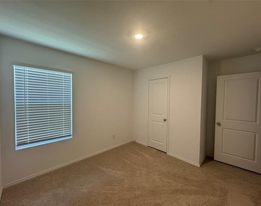 6533 Middlebury Drive - Photo Thumbnail 16