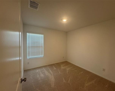6533 Middlebury Drive - Photo Thumbnail 17