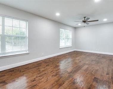5444 Gaston Avenue - Photo Thumbnail 7