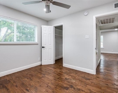 5444 Gaston Avenue - Photo Thumbnail 5