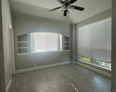 501 Virginia Lane - Photo Thumbnail 5
