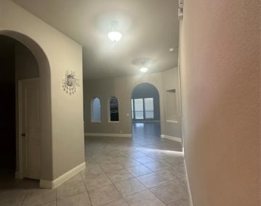 501 Virginia Lane - Photo Thumbnail 6