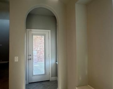 501 Virginia Lane - Photo Thumbnail 9