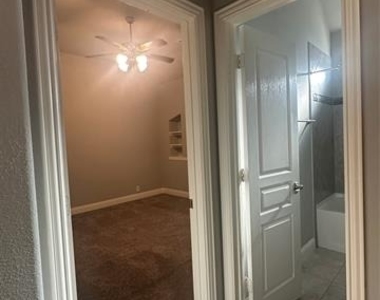 501 Virginia Lane - Photo Thumbnail 17