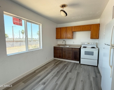 1709 W Sherman Street - Photo Thumbnail 3