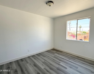 1709 W Sherman Street - Photo Thumbnail 5