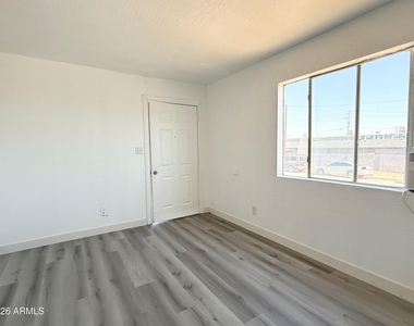 1709 W Sherman Street - Photo Thumbnail 2