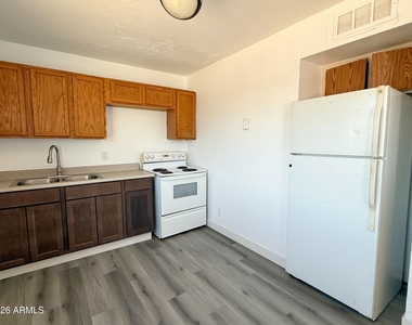 1709 W Sherman Street - Photo Thumbnail 4