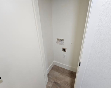 1725 R Avenue - Photo Thumbnail 16