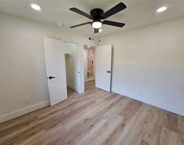 1725 R Avenue - Photo Thumbnail 15