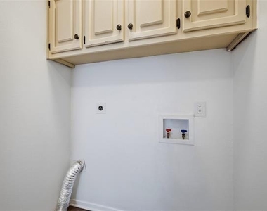 914 W Washington Street - Photo Thumbnail 19