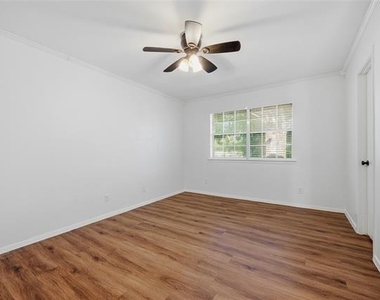 914 W Washington Street - Photo Thumbnail 14
