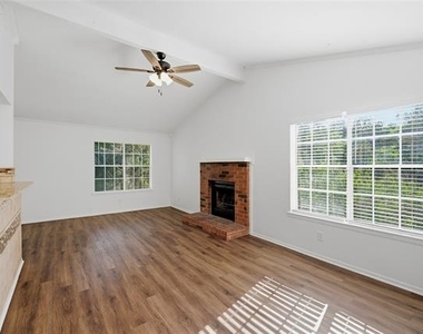914 W Washington Street - Photo Thumbnail 5