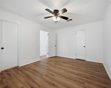 914 W Washington Street - Photo Thumbnail 13