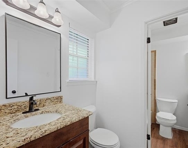 914 W Washington Street - Photo Thumbnail 15