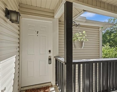 914 W Washington Street - Photo Thumbnail 4