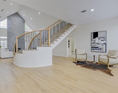 2121 Shari Lane - Photo Thumbnail 4