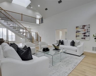 2121 Shari Lane - Photo Thumbnail 10