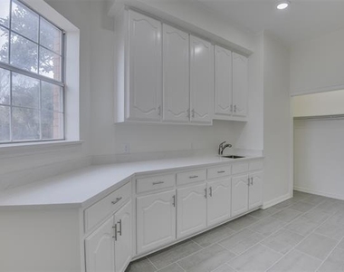 2121 Shari Lane - Photo Thumbnail 24