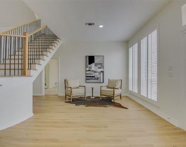 2121 Shari Lane - Photo Thumbnail 3