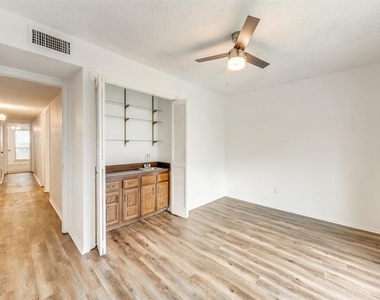 3914 Willowood Lane - Photo Thumbnail 4
