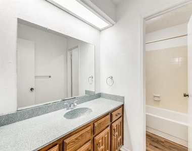 3914 Willowood Lane - Photo Thumbnail 8