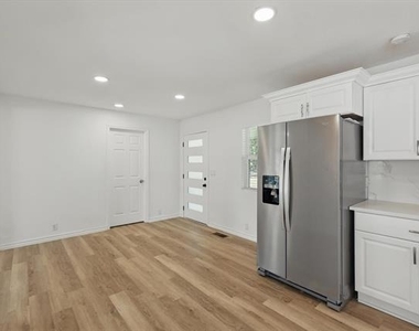 1812 W Eldorado Parkway - Photo Thumbnail 12