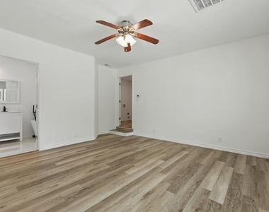 1812 W Eldorado Parkway - Photo Thumbnail 17
