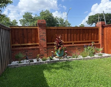 3219 Rosebank Drive - Photo Thumbnail 1