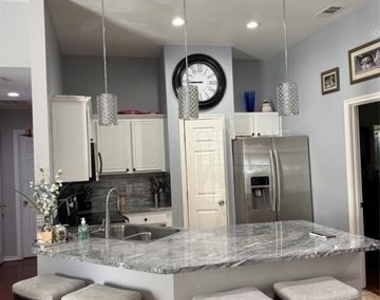 3219 Rosebank Drive - Photo Thumbnail 5