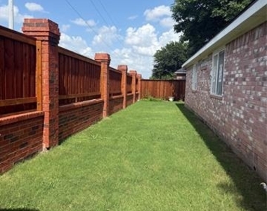 3219 Rosebank Drive - Photo Thumbnail 3