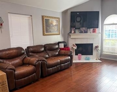 3219 Rosebank Drive - Photo Thumbnail 8