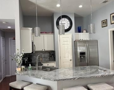 3219 Rosebank Drive - Photo Thumbnail 6