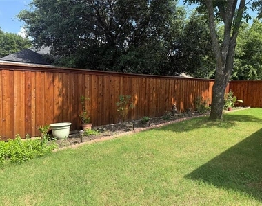 3219 Rosebank Drive - Photo Thumbnail 2