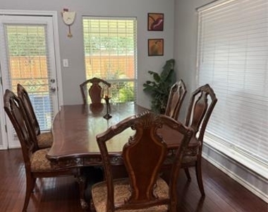 3219 Rosebank Drive - Photo Thumbnail 7