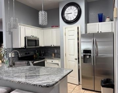 3219 Rosebank Drive - Photo Thumbnail 4