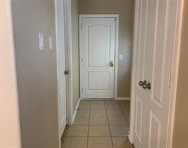 9113 Hope Drive - Photo Thumbnail 7