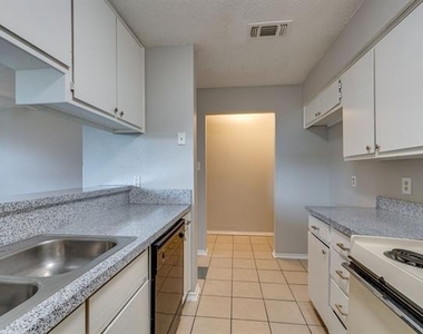 3422 Heritage Lane - Photo Thumbnail 14
