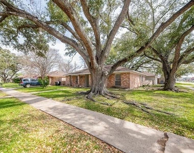 451 Gentilly Drive - Photo Thumbnail 1