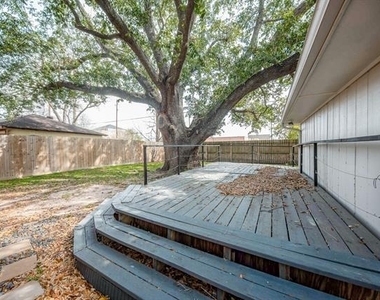 451 Gentilly Drive - Photo Thumbnail 5