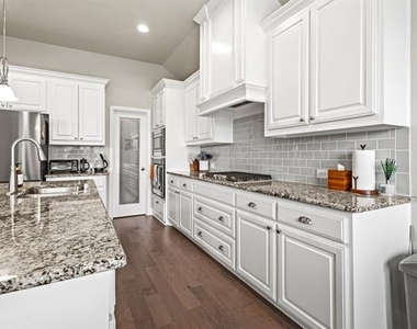 3406 Woodford Drive - Photo Thumbnail 9