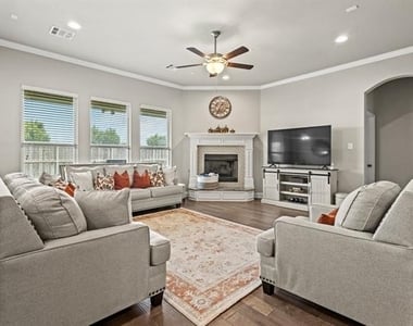3406 Woodford Drive - Photo Thumbnail 3