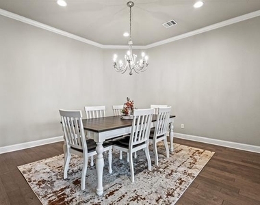 3406 Woodford Drive - Photo Thumbnail 7