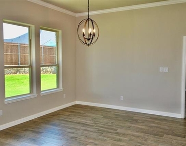 3002 Promenade Drive - Photo Thumbnail 8