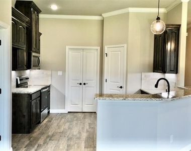3002 Promenade Drive - Photo Thumbnail 9